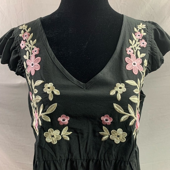 Black Floral Embroidery Butterfly Sleeve Smock Dress - Picture 7 of 9